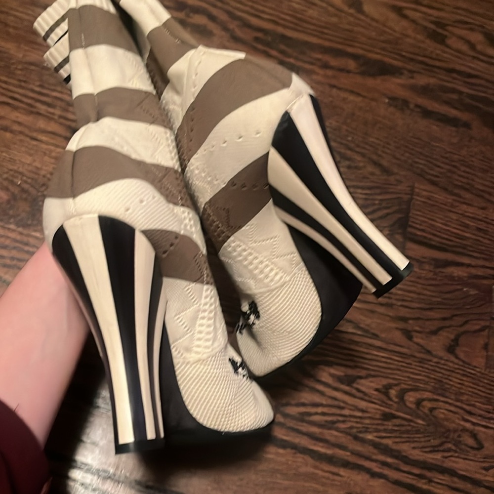 Fendi Rockoko Embroidered Booties - Picture 3 of 8